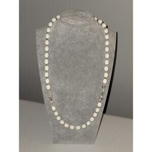 VTG Classic c1970s Pretty White Oval & Iridescent Faceted Beaded 24" Necklace